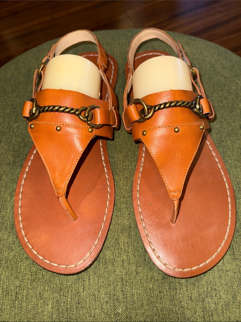 Michael Kors Tan Leather T-Strap Flat Heel Sandals With Chain and Studs Size 11M - Picture 2 of 11